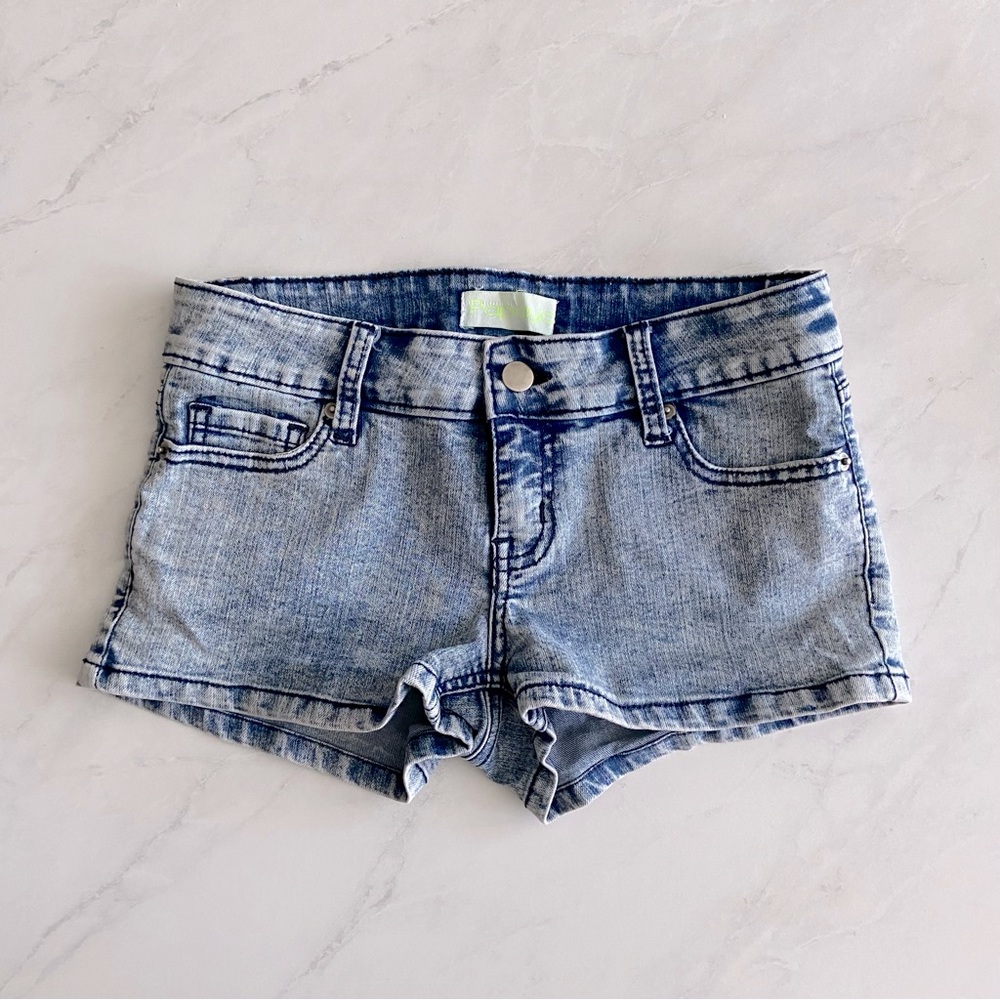 Papaya Stretchy Low Rise Denim Shorts | Size M (Runs Small)